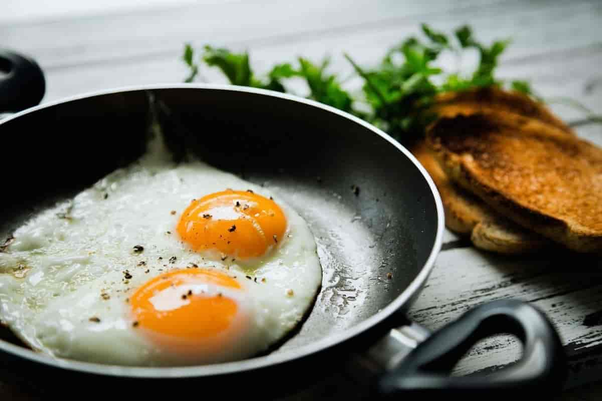 how-to-keep-eggs-from-sticking-to-pan