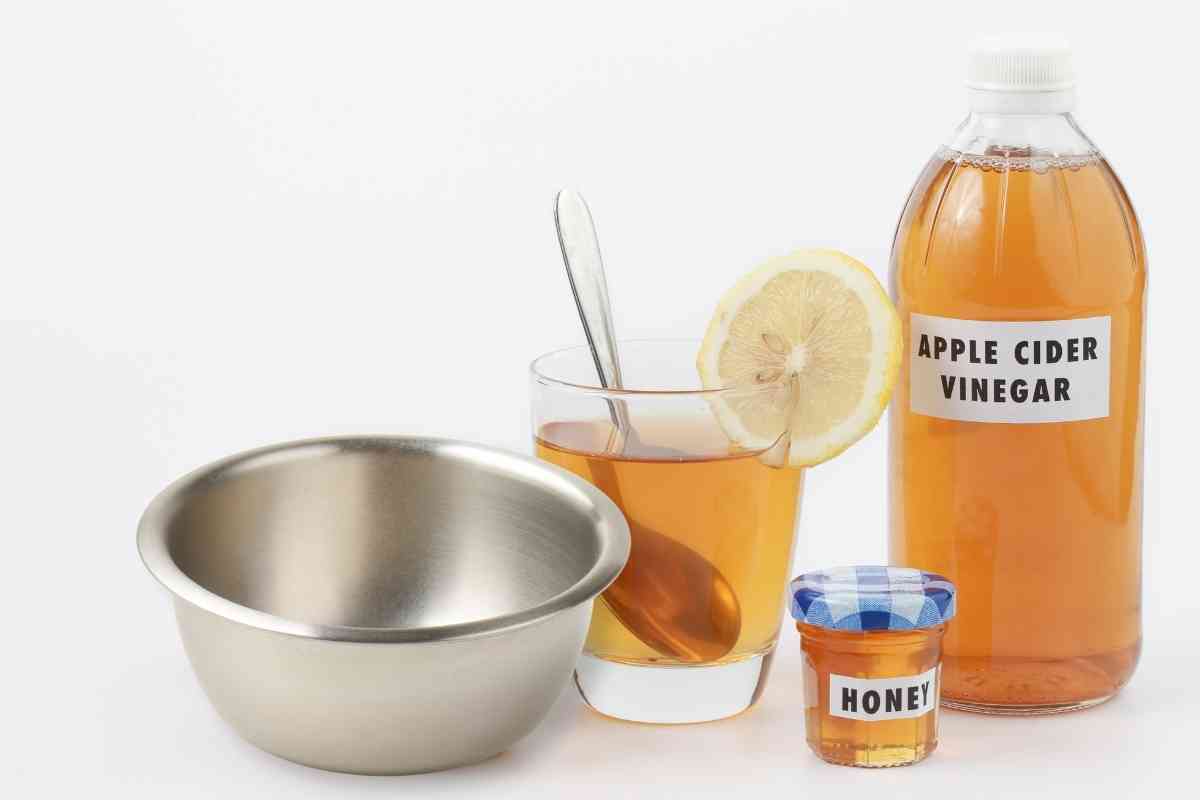 Can You Put Vinegar In A Metal Bowl?